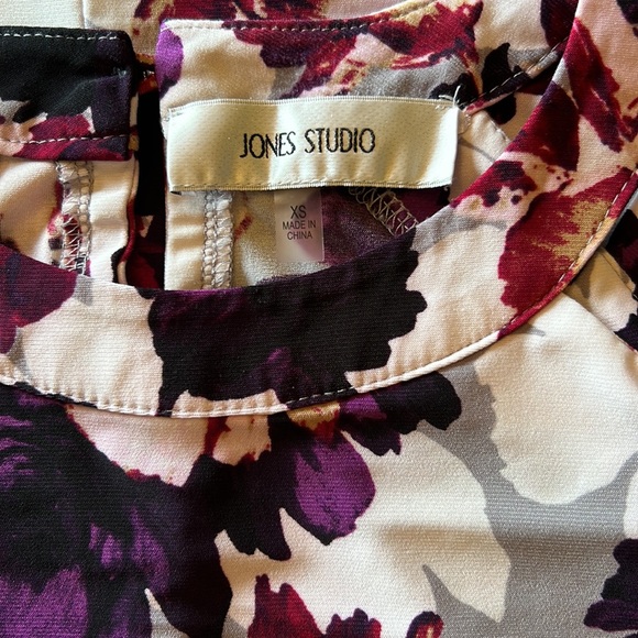 Jones Studio Cold Shoulder tunic blouse - Picture 4 of 5